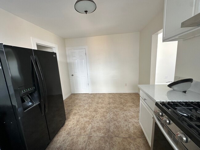 Photo - 624 W 49th St