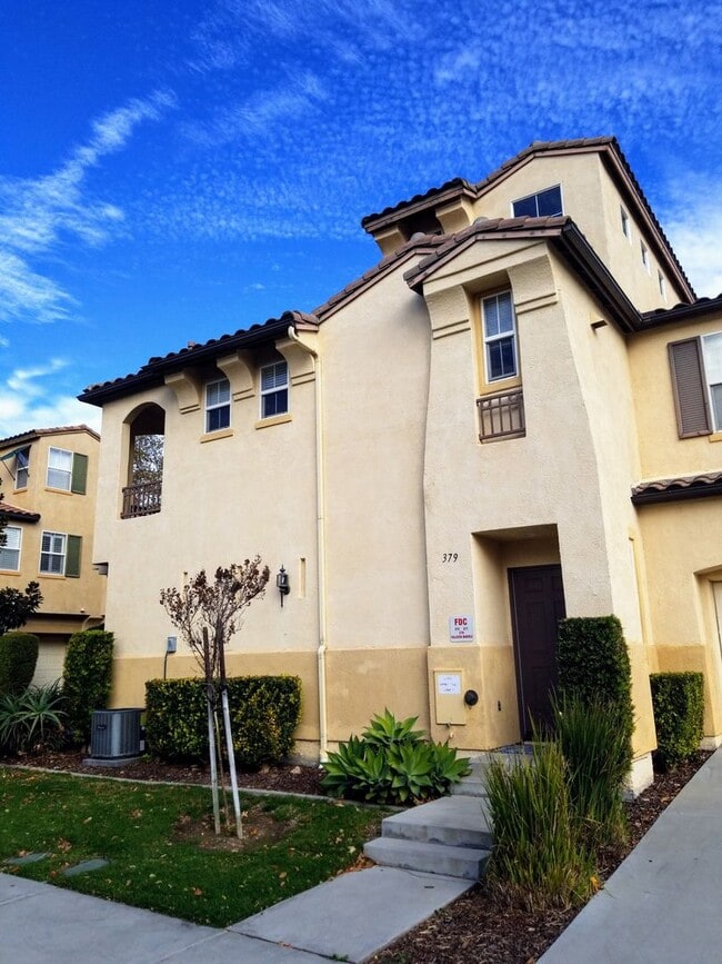 Photo - 1350 sqft 2 Bed plus Den, 2 Bath Chula Vista 2Car Garage, Gated community