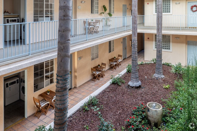 Courtyard - Plymouth Apartments