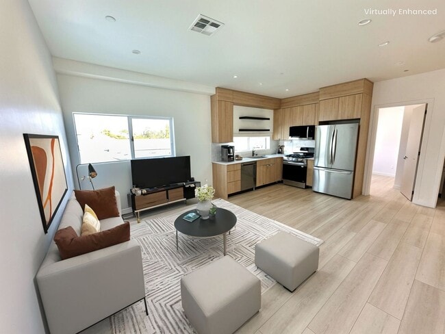Building Photo - 3-Bedroom, 3-Bath Townhome in Prime North ... Unit #6408 1/2