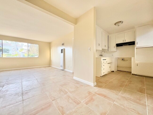 Building Photo - 135 N Hillcrest Blvd Unit 4 Rental