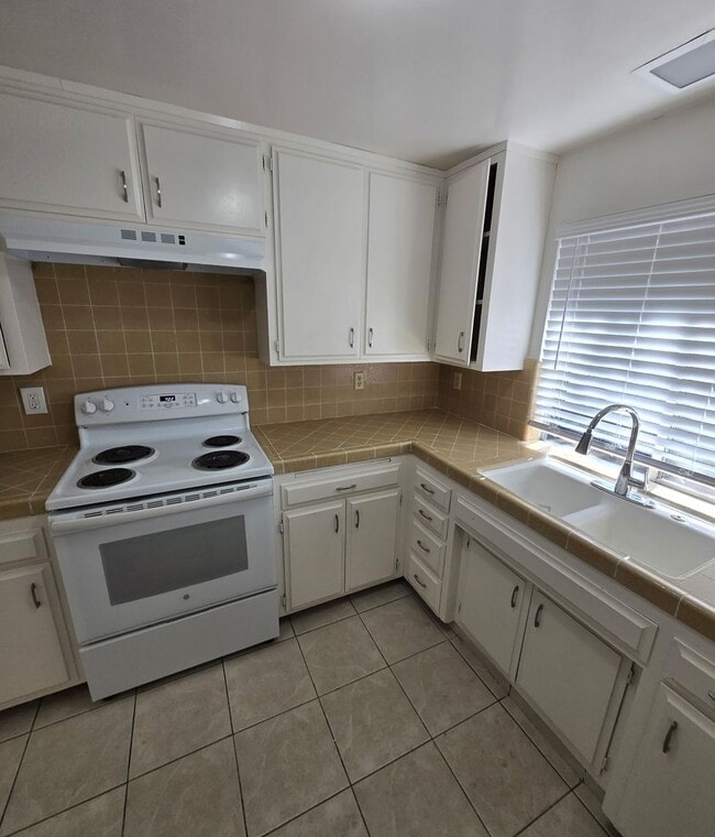 Photo - Knox: Franklin Ln Unit Apartment B