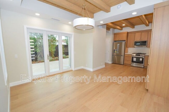 Photo - 1154 Essex Way