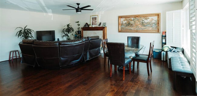 Photo - 2415 E 20th St