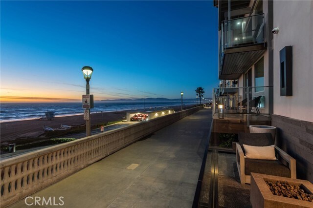 Photo - 2200 The Strand Unit A