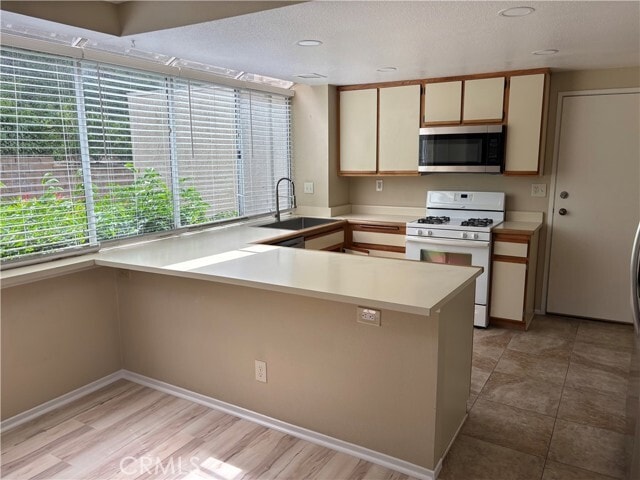 Building Photo - 26371 Moorsview Unit 53