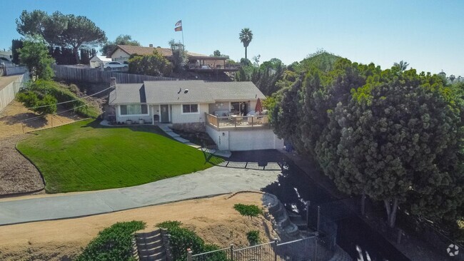 Building Photo - 1527 Calavo Dr Rental