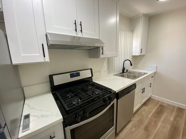 Photo - 1645 W Adams Blvd