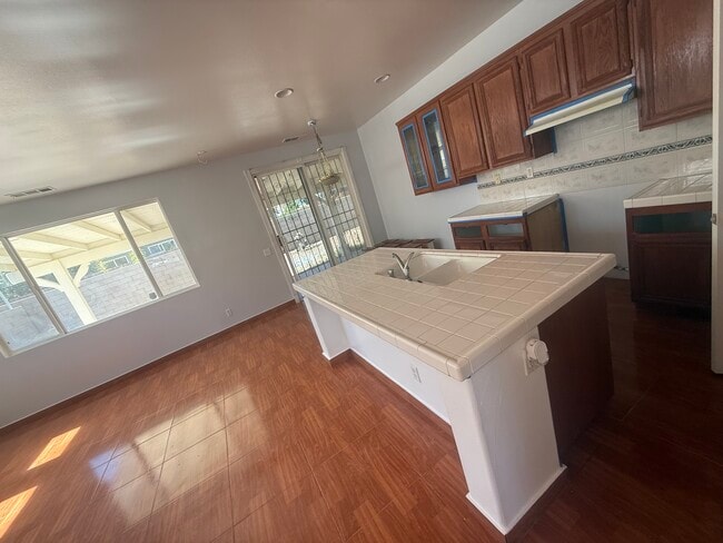 Photo - 1312 Holguin St