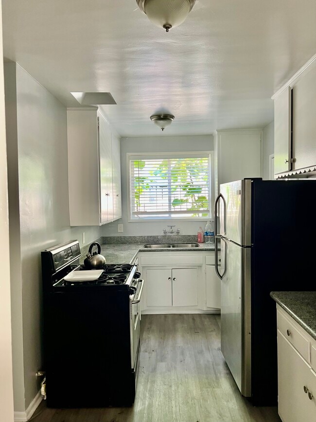Photo - 1615-1621 N Hobart Blvd Apartments