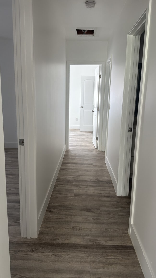 Photo - 4606 S Normandie Ave Unit Bottom 2