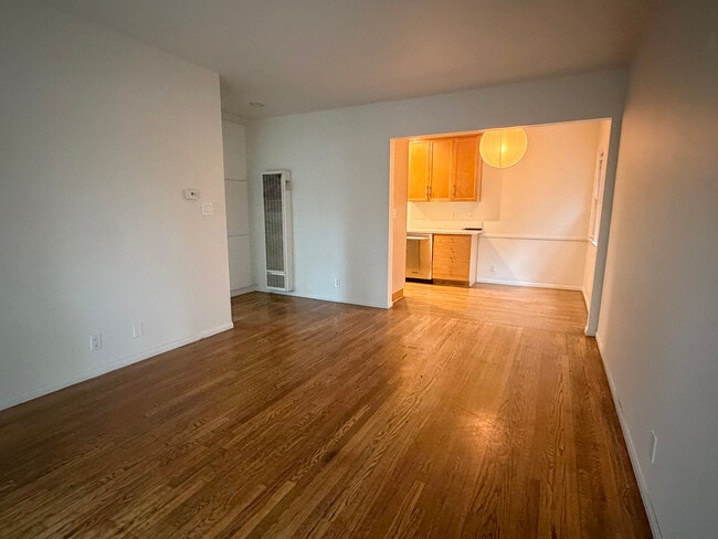 Living Room - 622 Venezia Ave Unit front