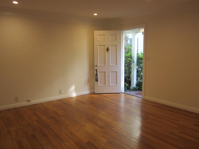 Photo - 10371-10379 Ashton Ave