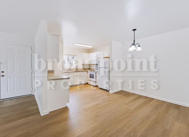 Photo - 2536 White Oak Pl