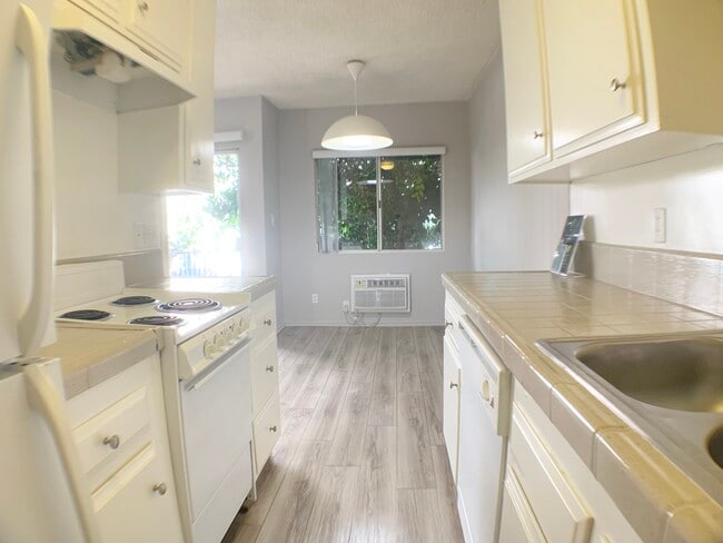 Photo - 1415 Bundy Dr Unit 1A