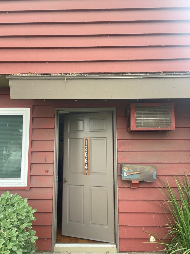 Building Photo - 13664 Red Hill Ave Unit 2