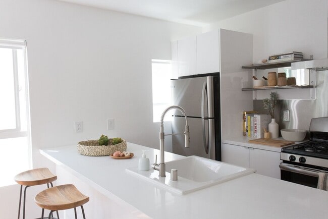 Photo - 1013 N New Hampshire Ave Unit 1015
