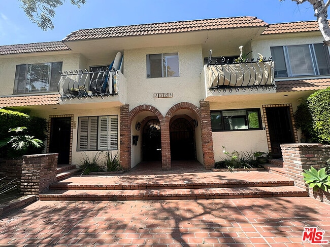 Building Photo - 1323 S Carmelina Ave Unit 104