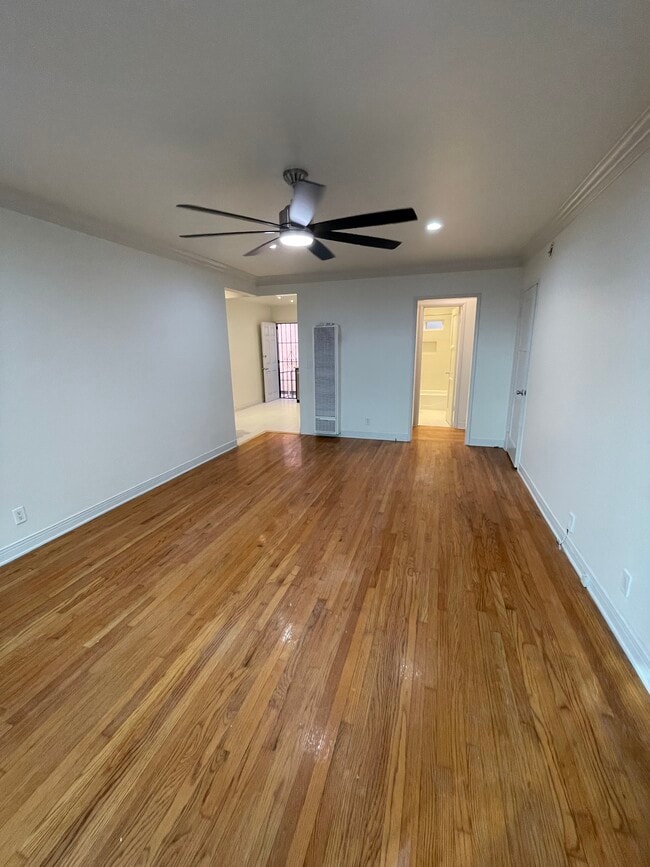 Photo - 5721 San Vicente Blvd Unit 5721