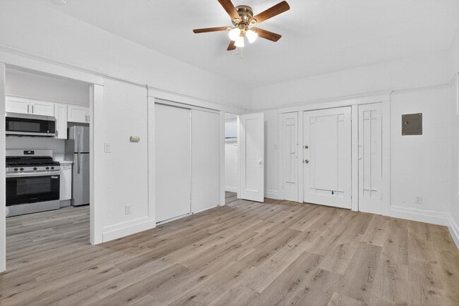 Photo - 1049 E 5th St Unit B