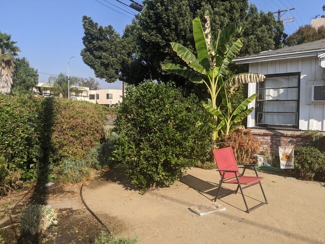 Photo - 6906 Woodley Ave Unit a