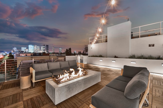 Building Photo - Clad LA