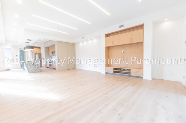 Photo - 1542 N Hoover St Unit 1542