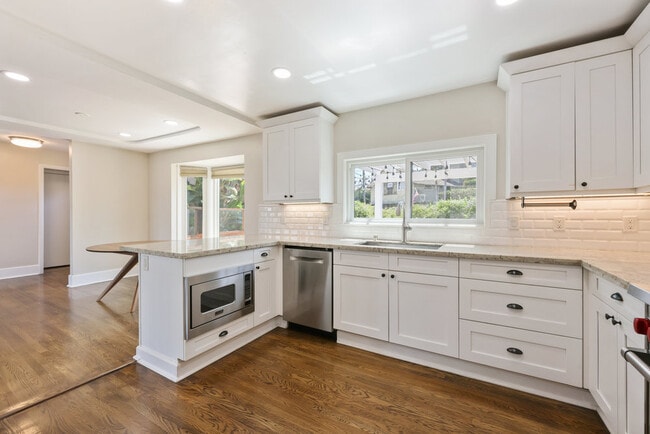 Photo - 3447 Goldfinch St