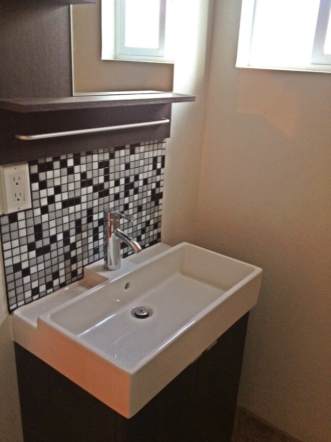 Photo - 1911 N Hollywood Way Unit B