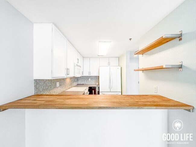 Photo - Beautiful Studio in North Park with Walk-In Closet, Private Balcony & In-Unit Laundry Unit AG02