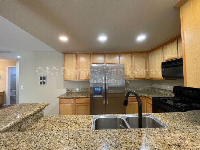 Photo - 4013 Oakcrest Dr Unit 6