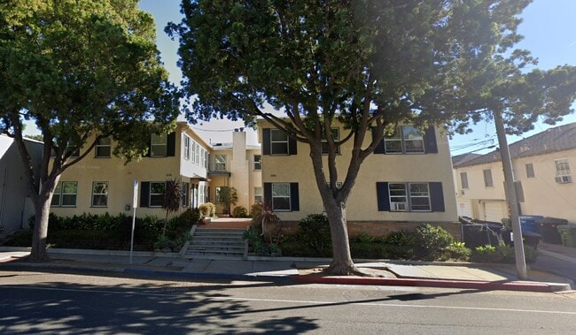 CURB VIEW - 2016 Montana Ave