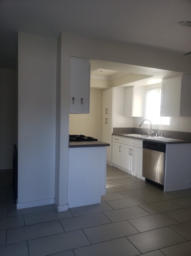 Photo - Foothill Apartments