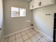 Photo - 2159 Clifford St