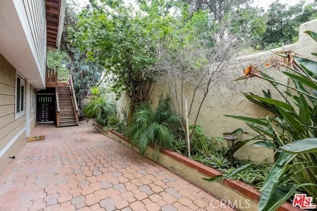 Building Photo - 2400 N Beverly Glen Blvd Rental