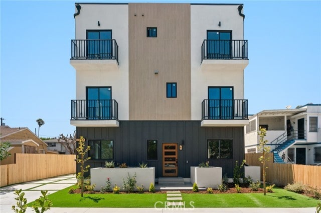 Building Photo - 2637 S Garth Ave