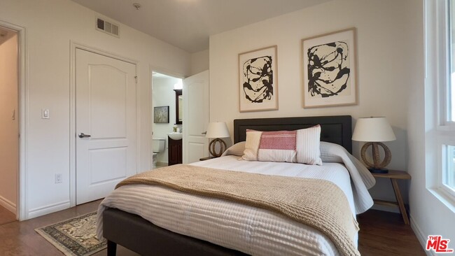 Photo - 5633 Carlton Way Unit 203