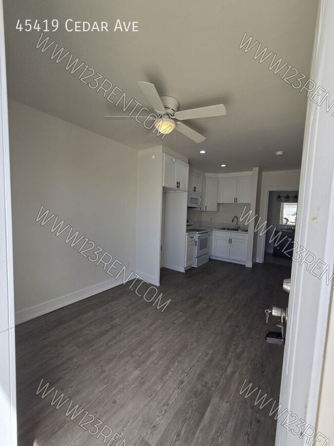 Photo - 45419 Cedar Ave