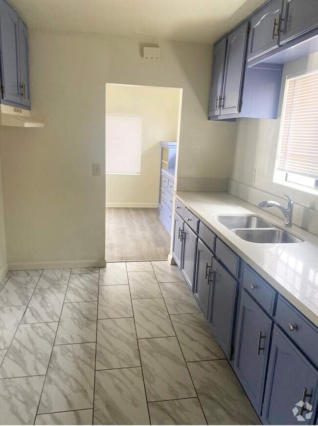 Building Photo - 156 1/2 W 57th St Rental