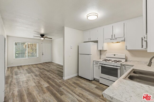 Building Photo - 331 E Washington Ave Unit F