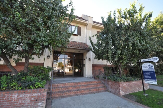 Building Photo - 14710 Burbank Blvd Rental