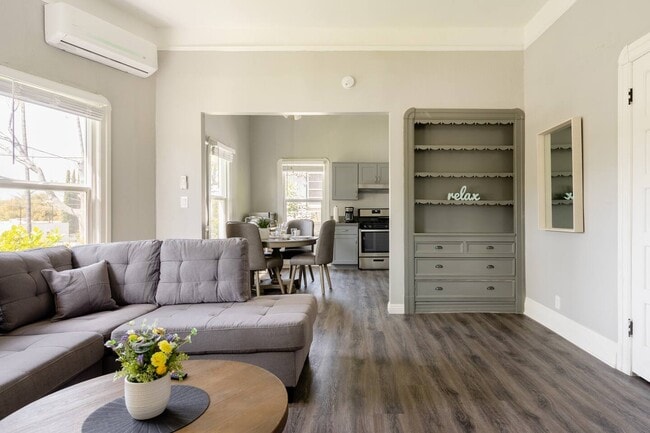 Marengo A - Living Room - 731 S Marengo Ave