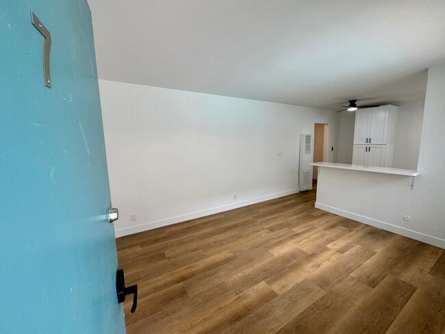 Photo - 1230 W 29th St Unit Spacious Furnished 1B1B