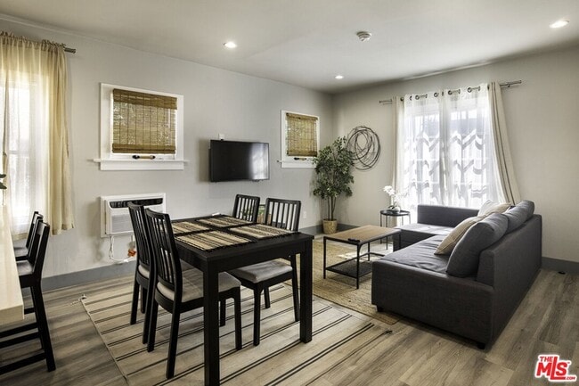 Photo - 1559 1/2 S Harvard Boulevard Unit