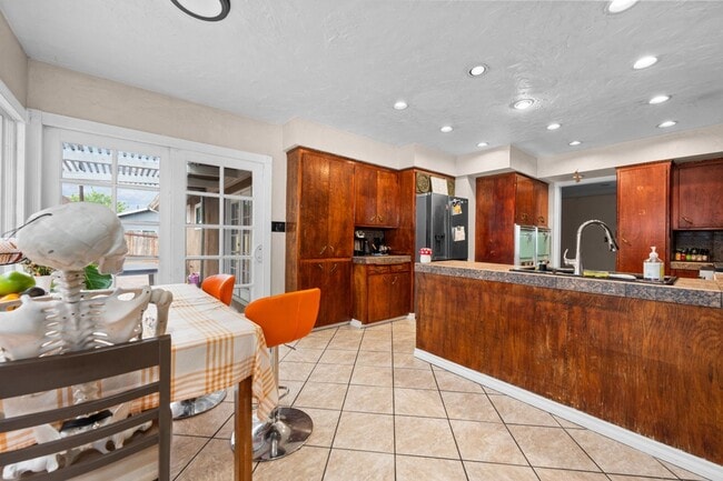 Photo - 4840 College Ave