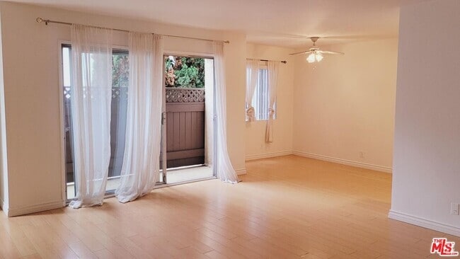 Building Photo - 818 7th St Unit 4 Rental
