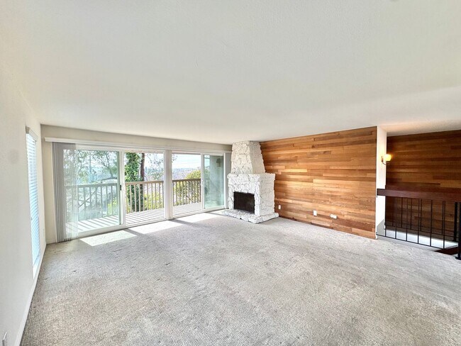 Photo - Mid-Century Townhome in Fashion/Mission Valley WEST! 3bd/2ba, garage, laundry, VIEW!