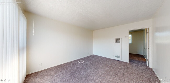 Photo - 9553 Flower St