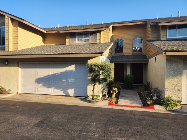 Building Photo - 630 W Palm Ave