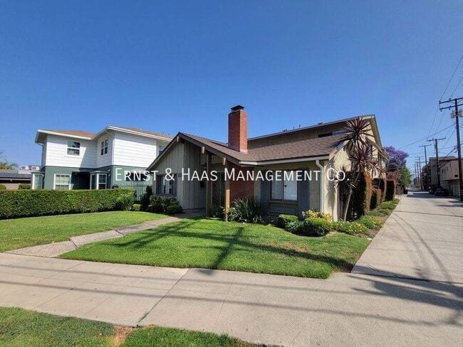 Building Photo - 440 E San Antonio Dr Unit 04